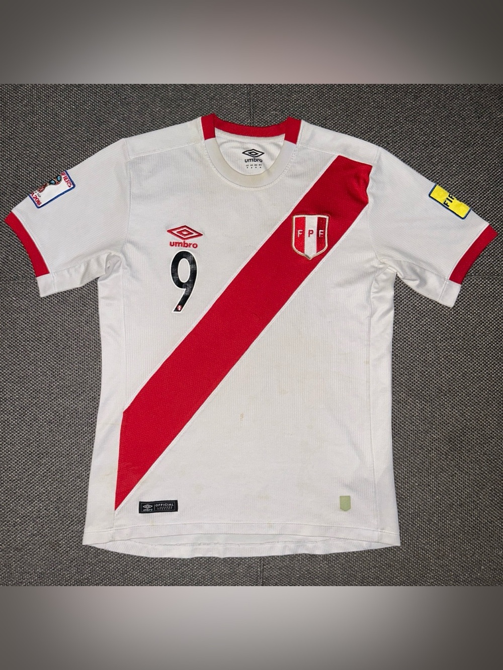 Umbro White & Red Peru Futbol Soccer Jersey with #9 Paolo Guerrero